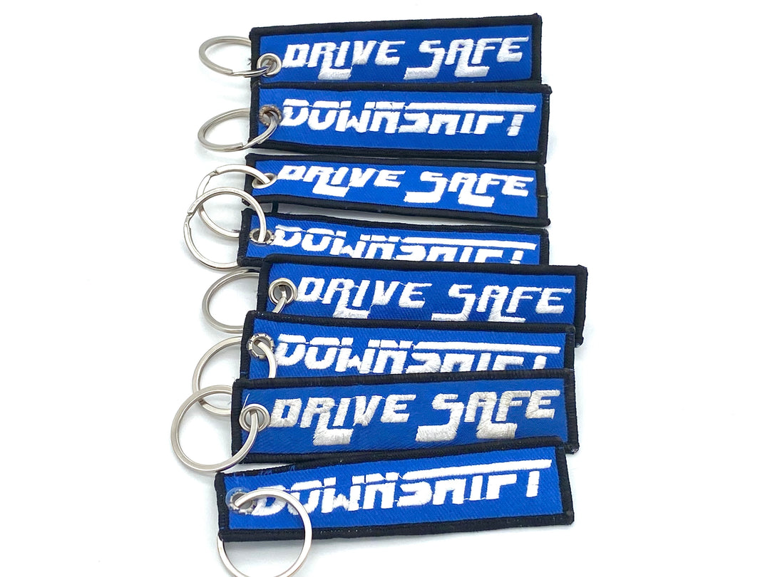 Schlüsselanhänger Drive Safe Karabiner und Schlüsselring Detail downshift