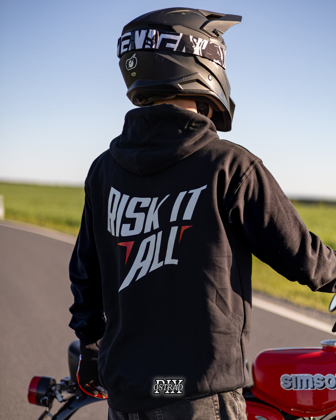 Simson S51 Fahrer mit Risk it All Hoodie – downshift Streetwear
