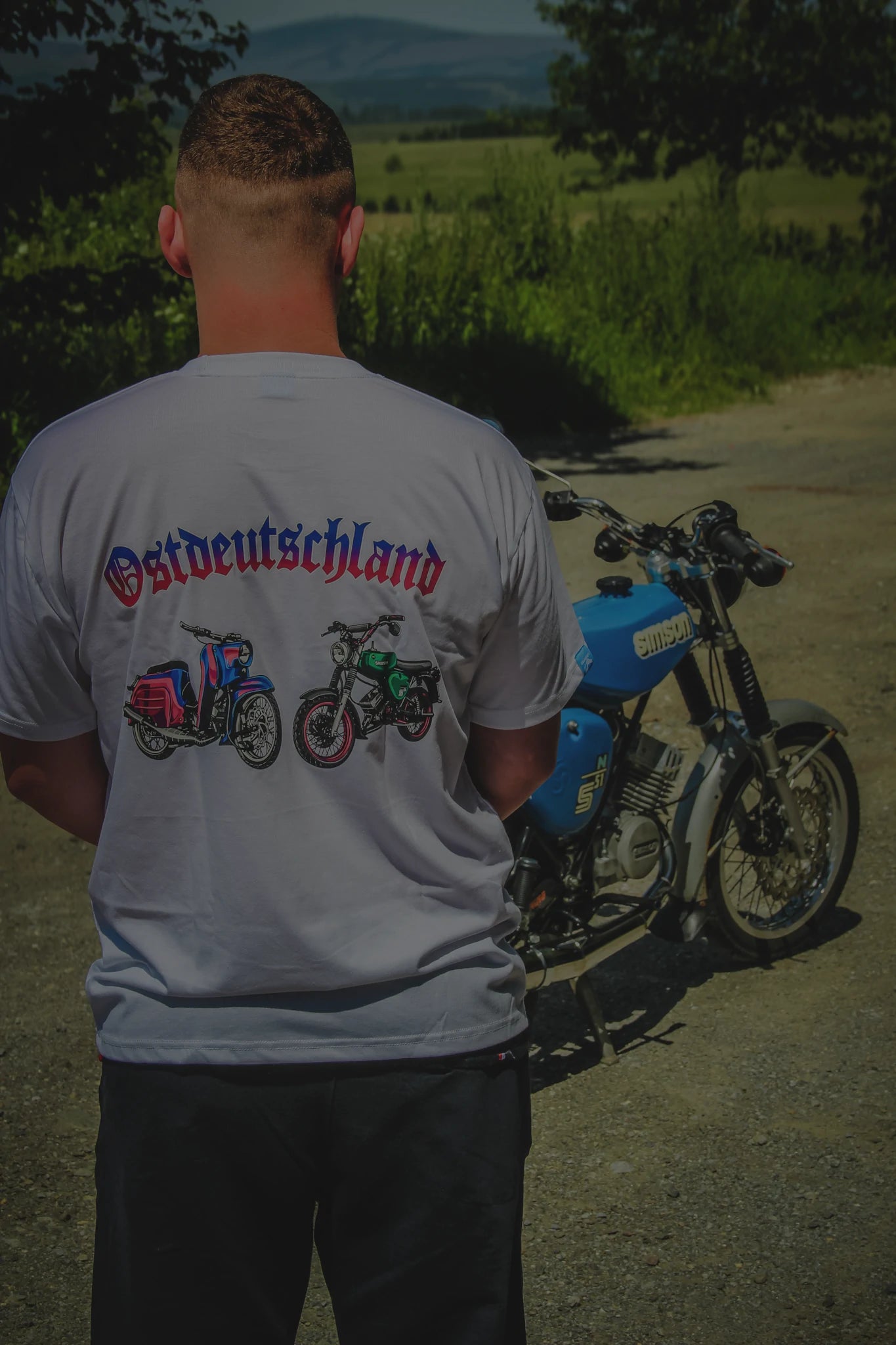 Simson T-Shirt vor Simson S51 Moped2