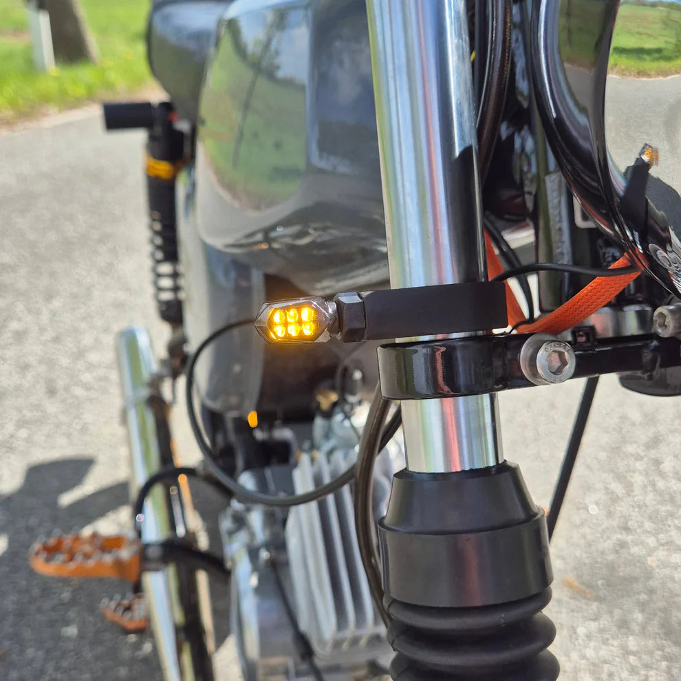 blinkerhalter-vorn-kabelkanal-m8-gewinde-detail