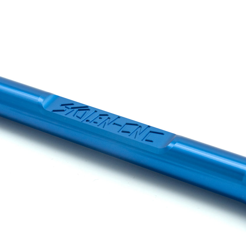 CNC-Aufbockgriff für Simson in Blau eloxiert, Detailaufnahme