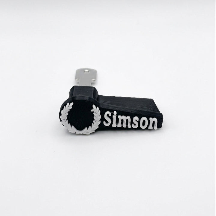 Simson Zündschlüssel schwarz-weiß aus dem 3D-Druck, schräg fotografiert